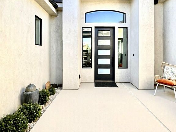 5th image of 1044 E Corral Way