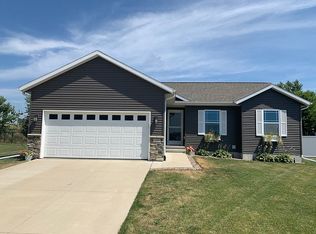 6109 Deer Stone Ct SW, Cedar Rapids, IA 52404