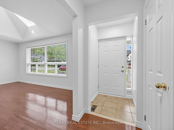 2nd image of 1366 Applewood Rd