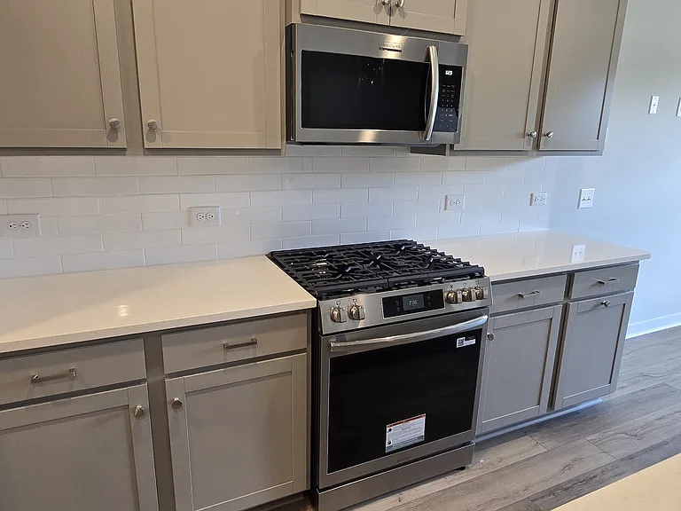 579 Cape Cod Way — Photo 5