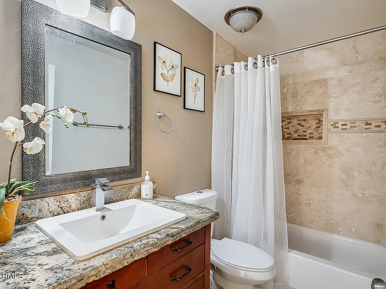 2022 E Wahalla Ln — Photo 7