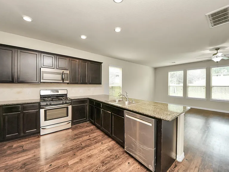 1437 Northwood Springs Dr — Photo 7
