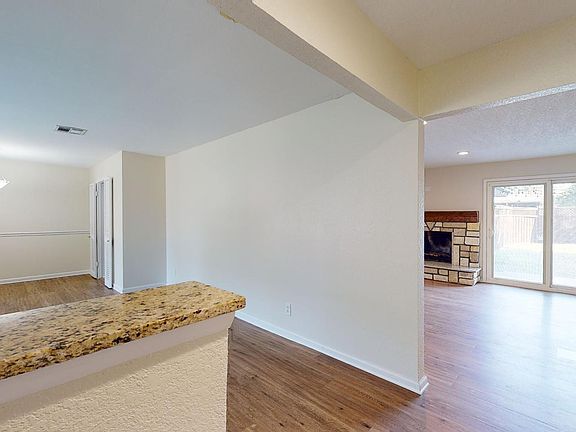3rd image of 10537 Royalwood Dr