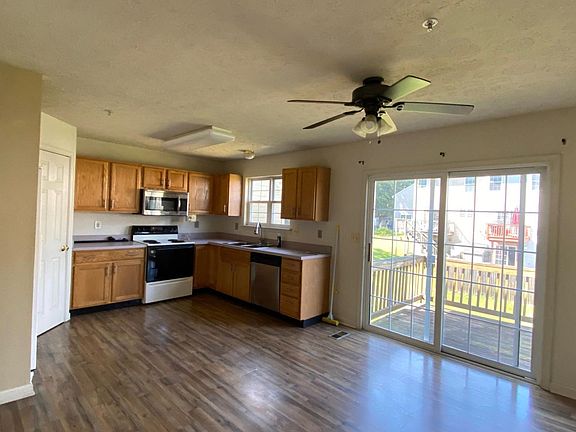 4th image of 410 Buttonwoods Rd