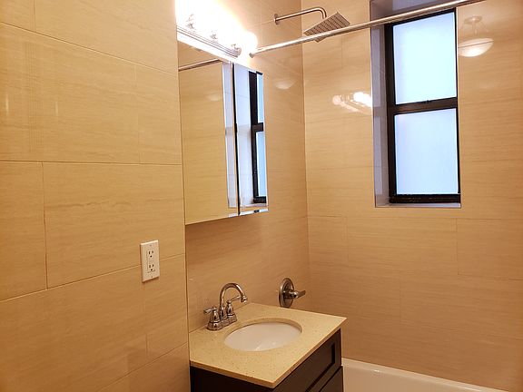3rd image of 515 Cathedral Pkwy #6E