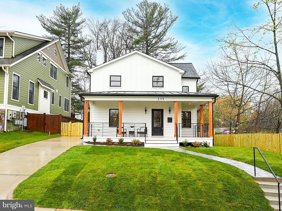 1st image of 219 W Greenway Blvd
