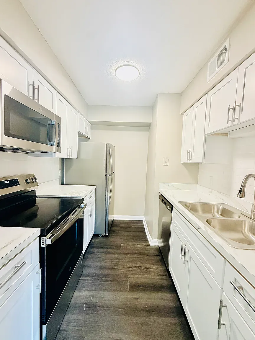 3 bed, 1.5 bath, 1200 sqft, $1,750 — Photo 1