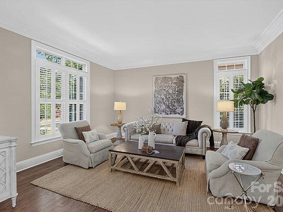 5th image of 1309 Venetian Way Dr