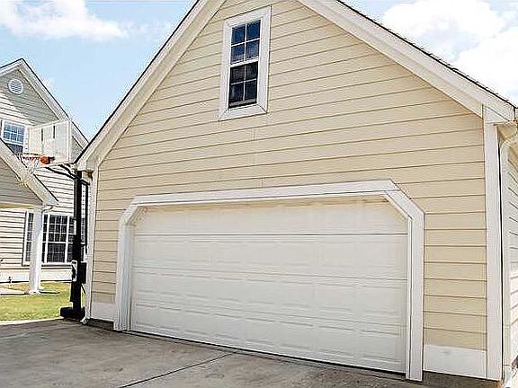 Detached Garage