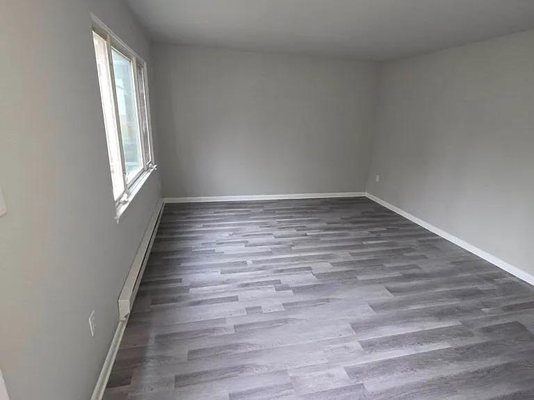 1090 Williamsburg Rd — Photo 4