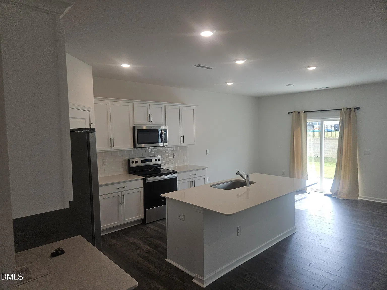 5 bed, 3.5 bath, 2511 sqft, $2,595 — Photo 4
