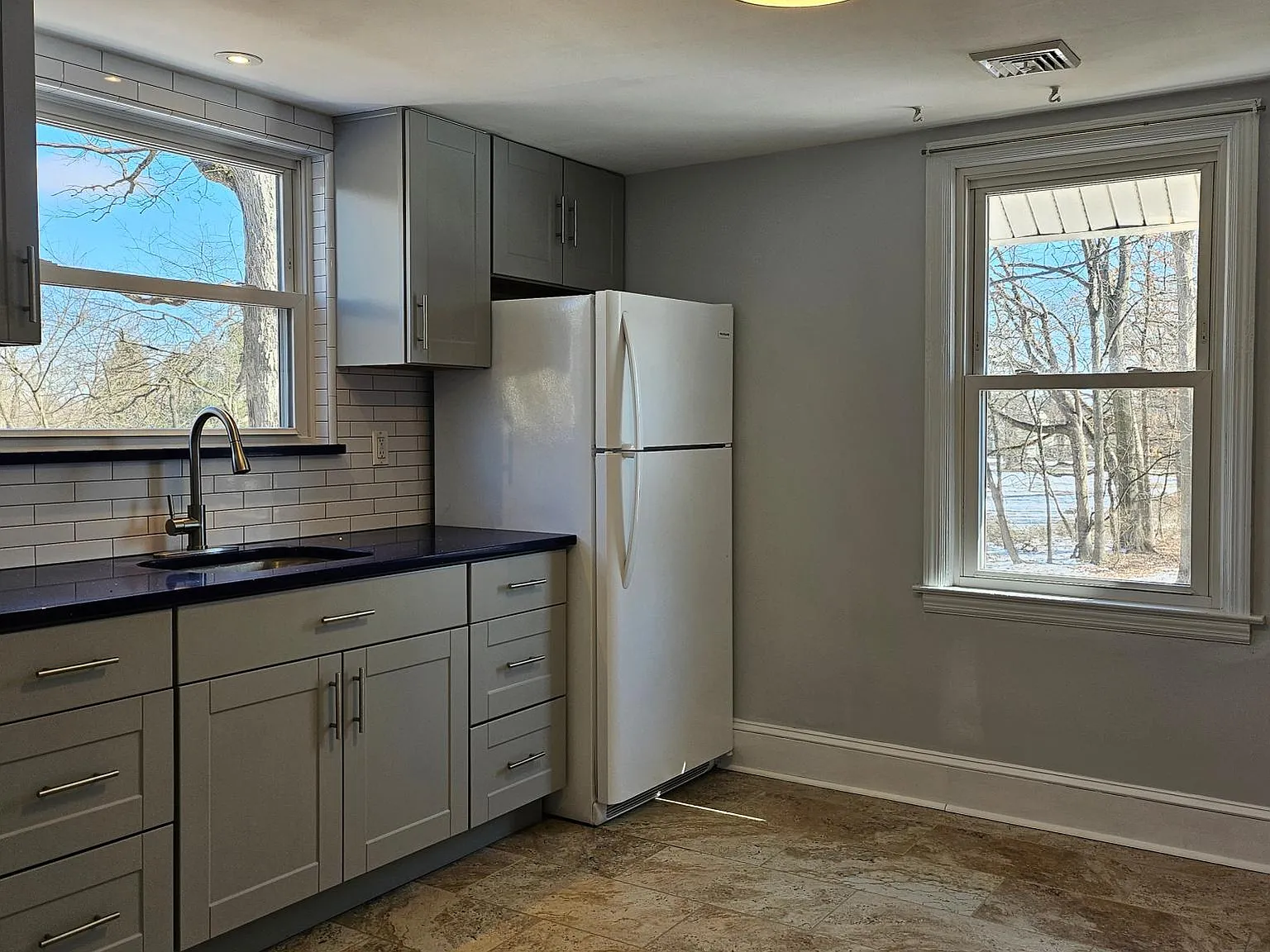 2 bed, 700 sqft, $1,875 — Photo 2