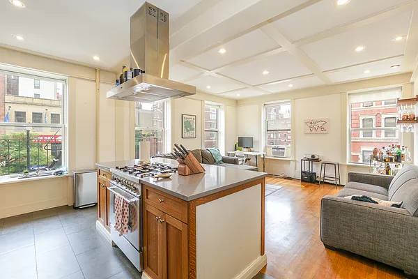 Rented by Bond New York | media 17