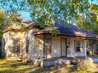 13 E Delta St, Aurora, MO 65605