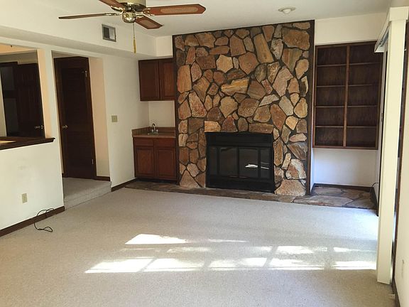 4th image of 222 Cloverdale Blvd Unit C