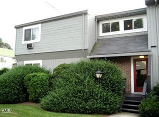27 Ameridge Dr, Bridgeport, CT 06606
