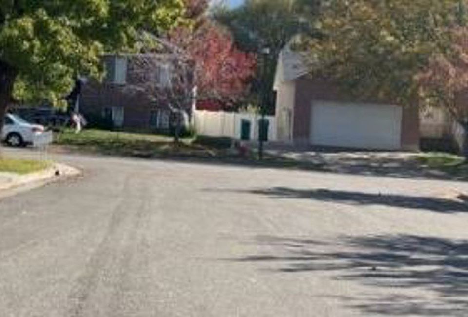 Exterior Neighborhood (street photo)