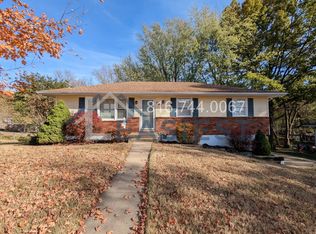 402 SW 23rd St, Blue Springs, MO 64015