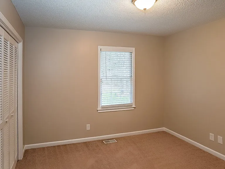 107 Cedar Creek Ct — Photo 14