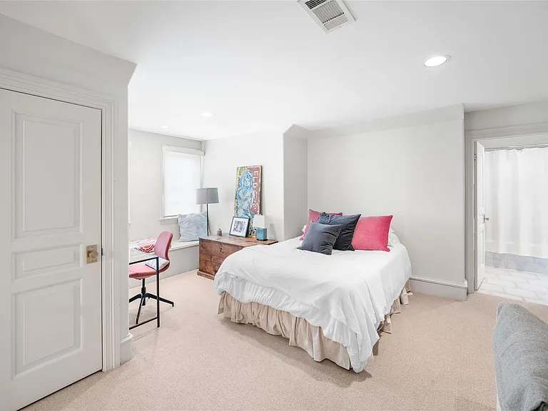 1235 Wynden Oaks Garden Dr — Photo 37