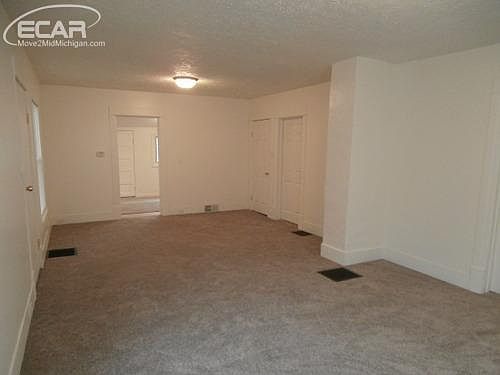 4th image of 1421 Young St