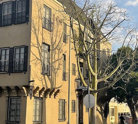 3rd image of 4848 Lexington Ave #117