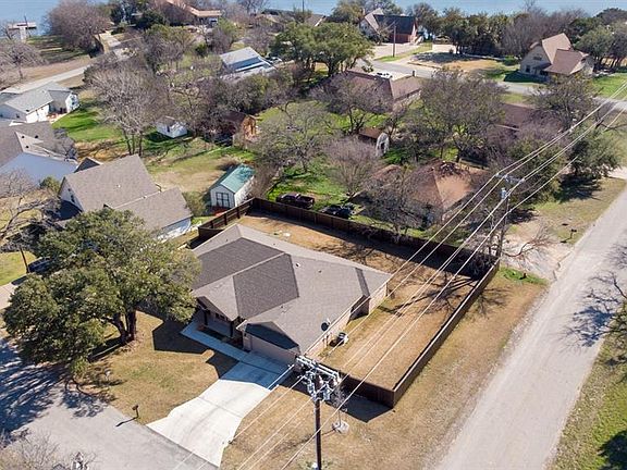 4th image of 1400 Blackhawk Cir