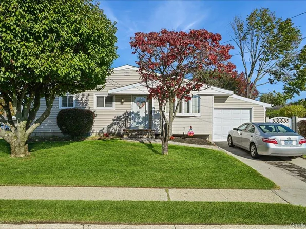 413 Grand Boulevard, Deer Park, NY 11729