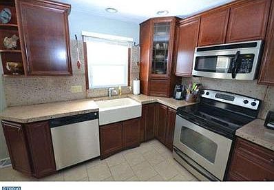 3rd image of 7 Dogwood Dr