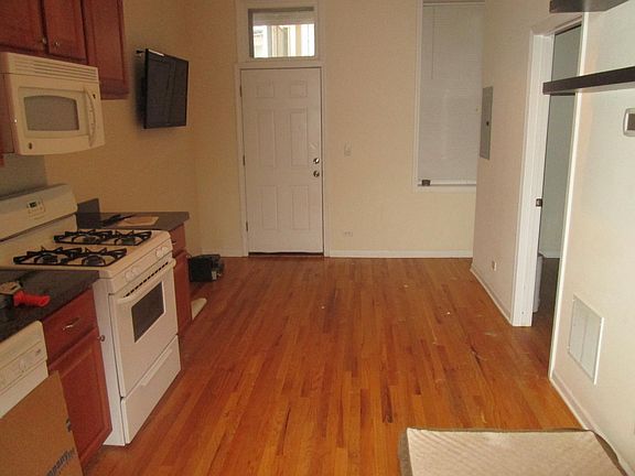 3rd image of 1068 N Hermitage Ave