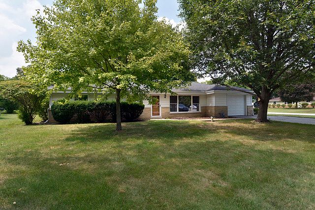 1st image of 106 Elaine Cir W
