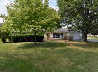 106 W Elaine Cir, Prospect Heights, IL 60070