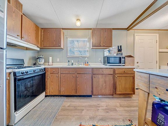 5th image of 402 Rolling Meadow Dr