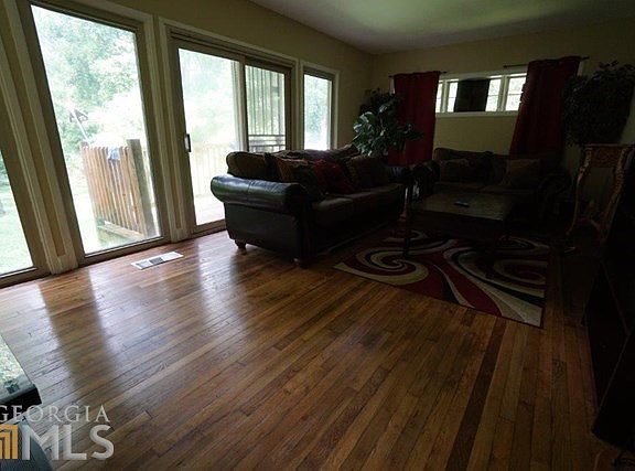 3rd image of 2049 Rector Dr SW