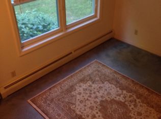 7 Hedgerow Ln, Amherst, MA 01002