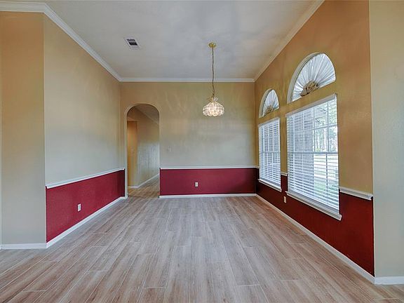 4th image of 7926 Park Hollow Ct