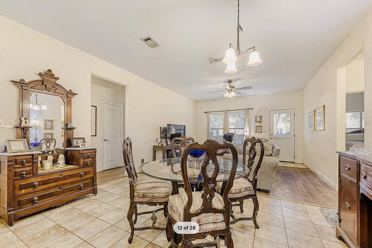3 bed, 1303 sqft, $2,340 — Photo 4