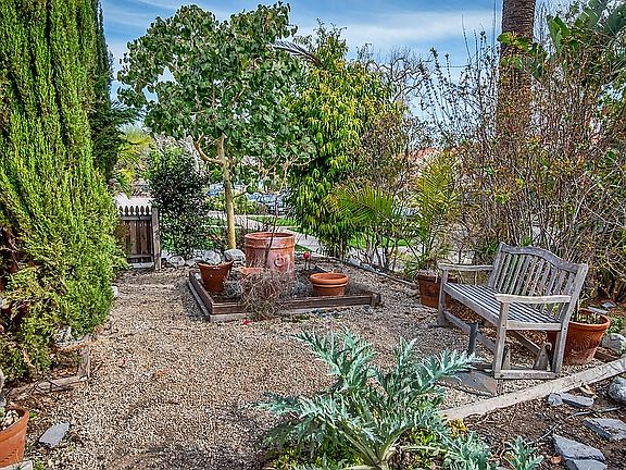 3rd image of 525 N Poinsettia Pl #1