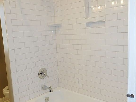 4th image of 818 Plaza Dr