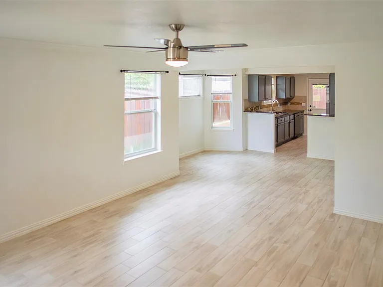 6915 Villita Avenida St — Photo 4
