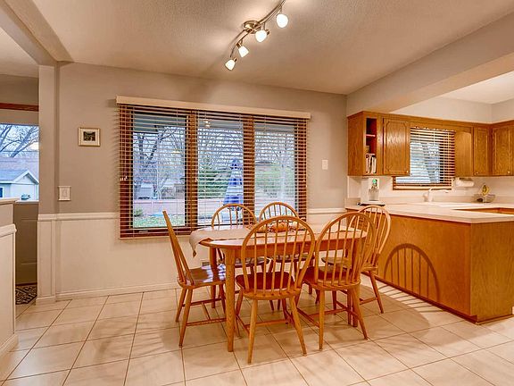 5th image of 4648 Ensign Ave N