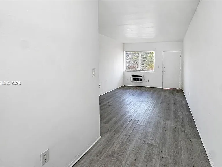 7717 Byron Ave #9 — Photo 10