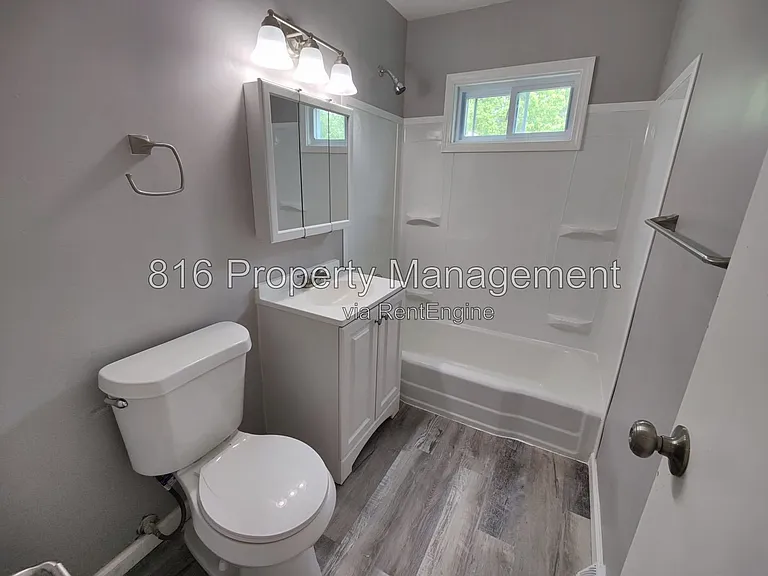 7941 NE San Rafael Dr — Photo 12