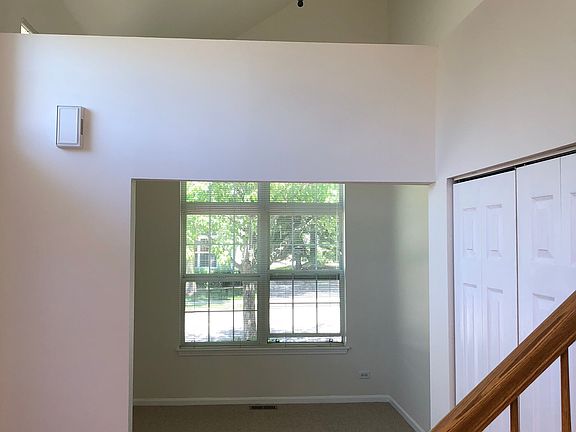 3rd image of 208 Parkview Dr