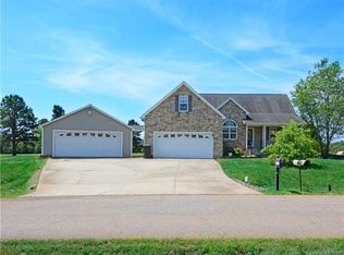 187 Sandtrap Dr, Statesville, NC 28677
