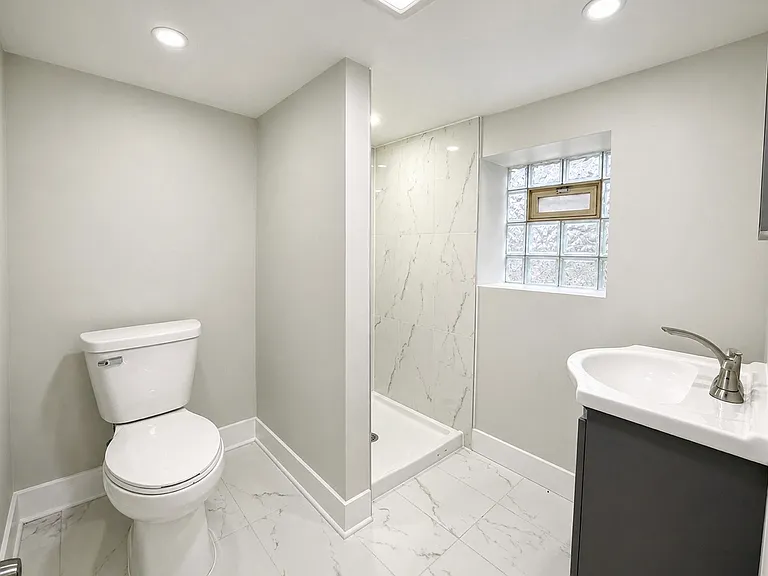12253 S Peoria St — Photo 11