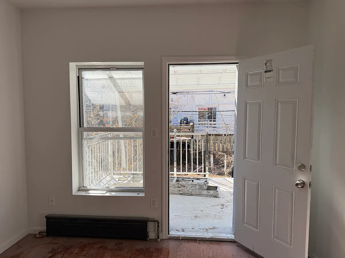 Building Photo - 2218 E 27th St #2