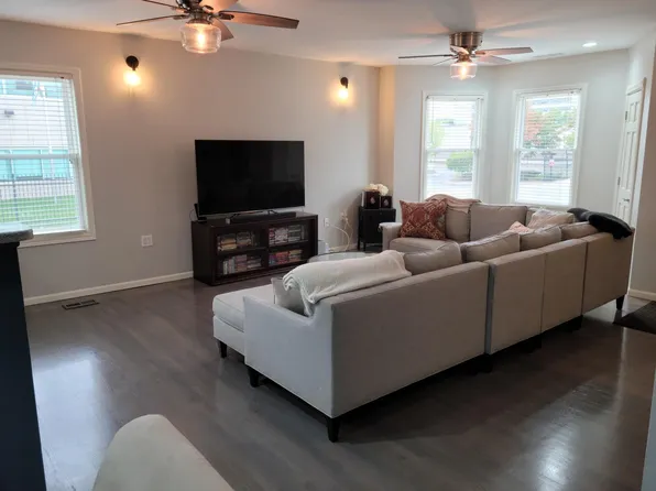 2449 W Fletcher St #1, Chicago, IL 60618