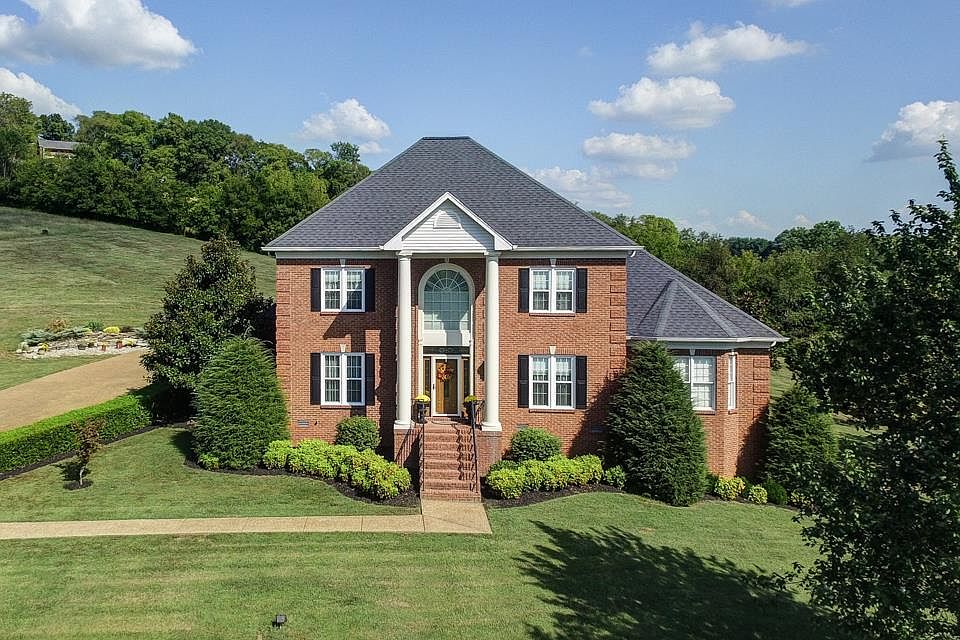 1st image of 215 Graystone Dr