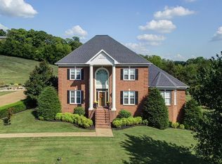 215 Graystone Dr, Gallatin, TN 37066